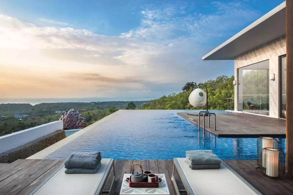 رنسانس استخر